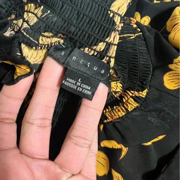 Sanctuary Floral Turtleneck Blouse Size Large - Picture 6 of 9